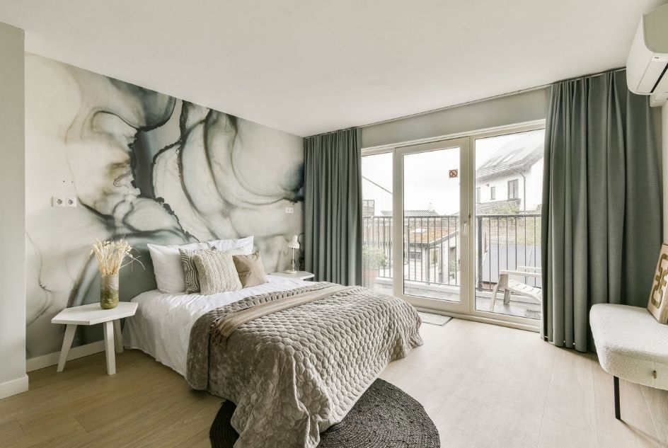 Fototapety na ścianę w sypialni – jak stworzyć spokojną i elegancką atmosferę